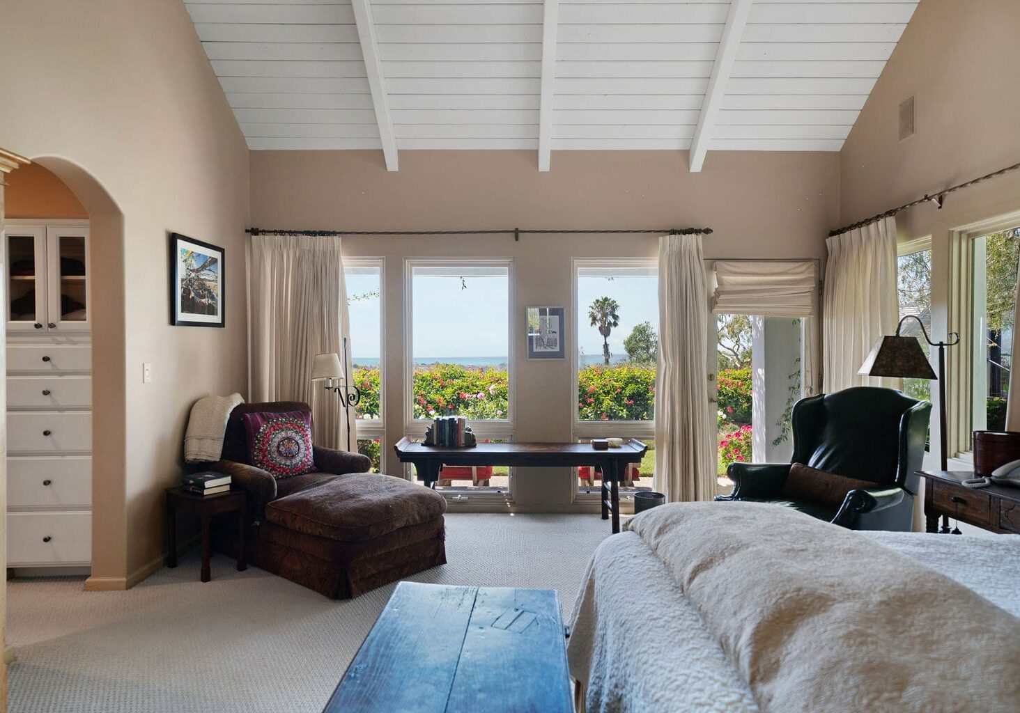 6957 Shepard Mesa